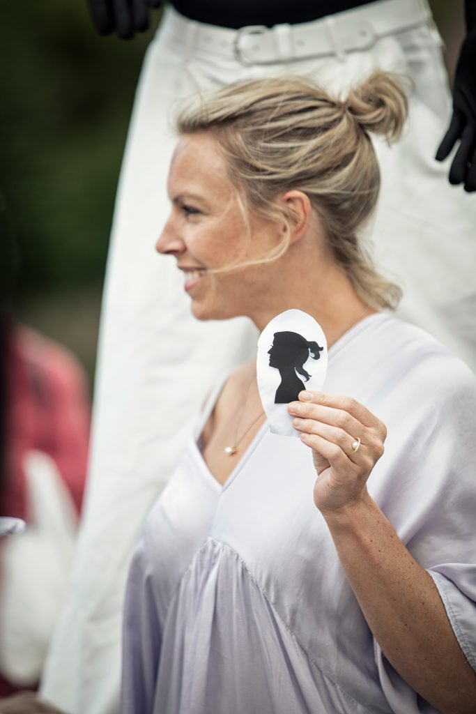 Les Silhouettes Straattheater act silhouette knippen