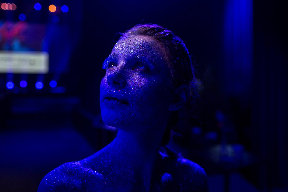 Glitter bodypaint