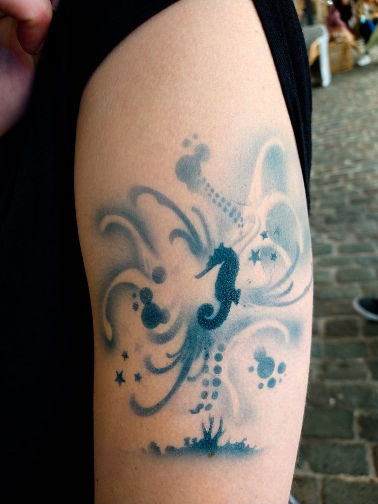 Tijdelijke airbrush tattoos festival event