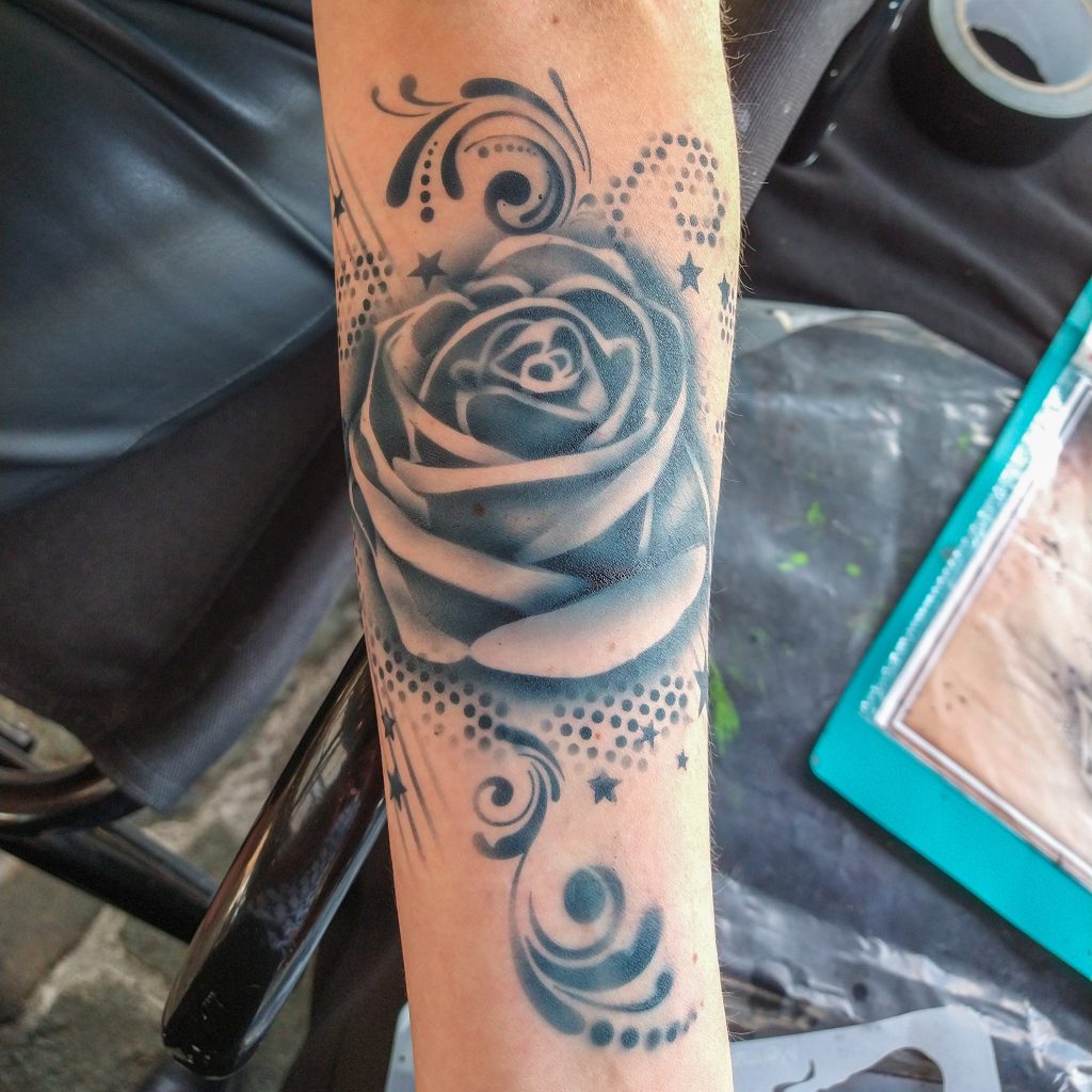 Tijdelijke airbrush tattoos festival event