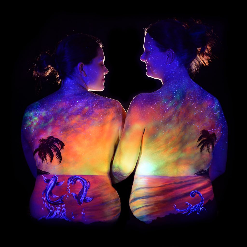 Fluo UV blacklight Bodypaint